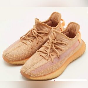 Adidas Yeezy Boots 350 V2 Clay 
Size: 7